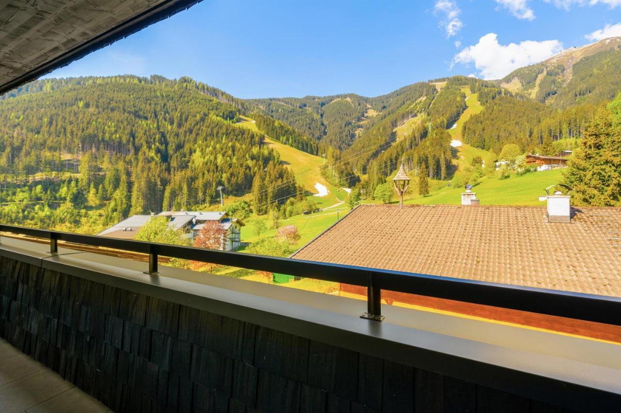 Sunny Ferienwohnungen Ski In - Ski Out Zell am See Exterior foto